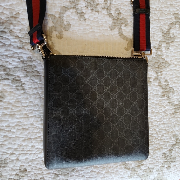 Gucci GG Messenger Bag - Picture 3 of 5